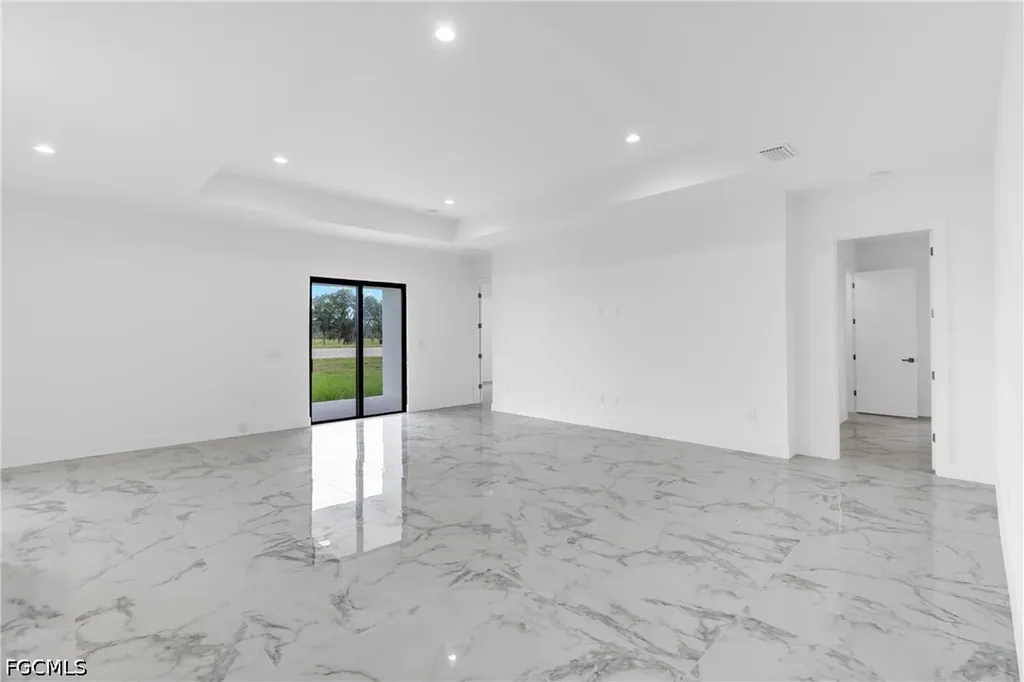6037 N Moss Circle Labelle FL 33935