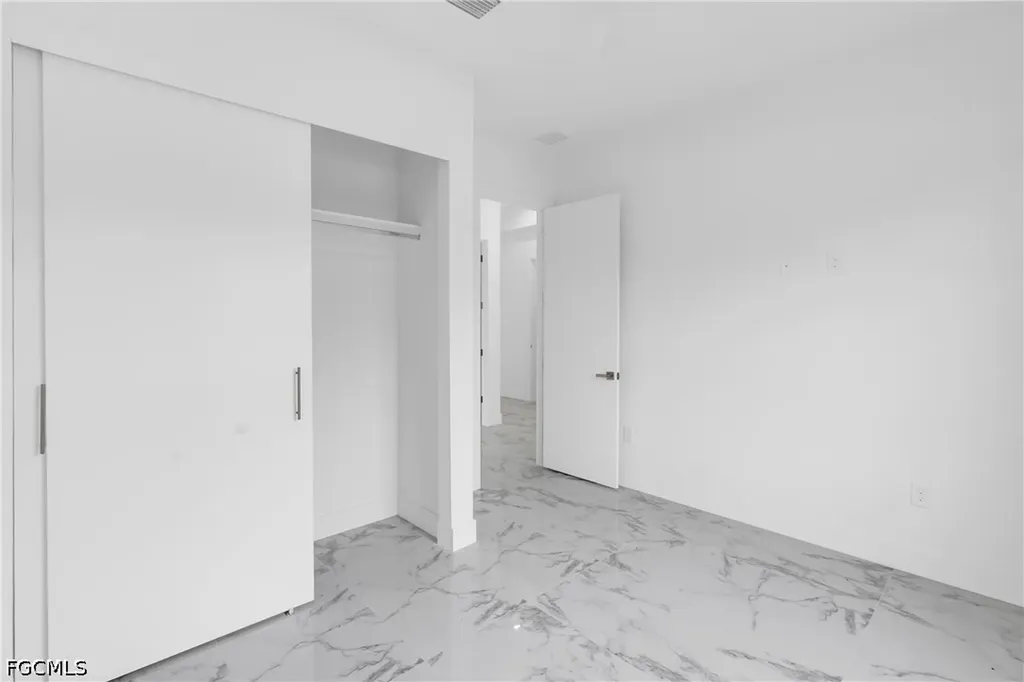 6037 N Moss Circle Labelle FL 33935