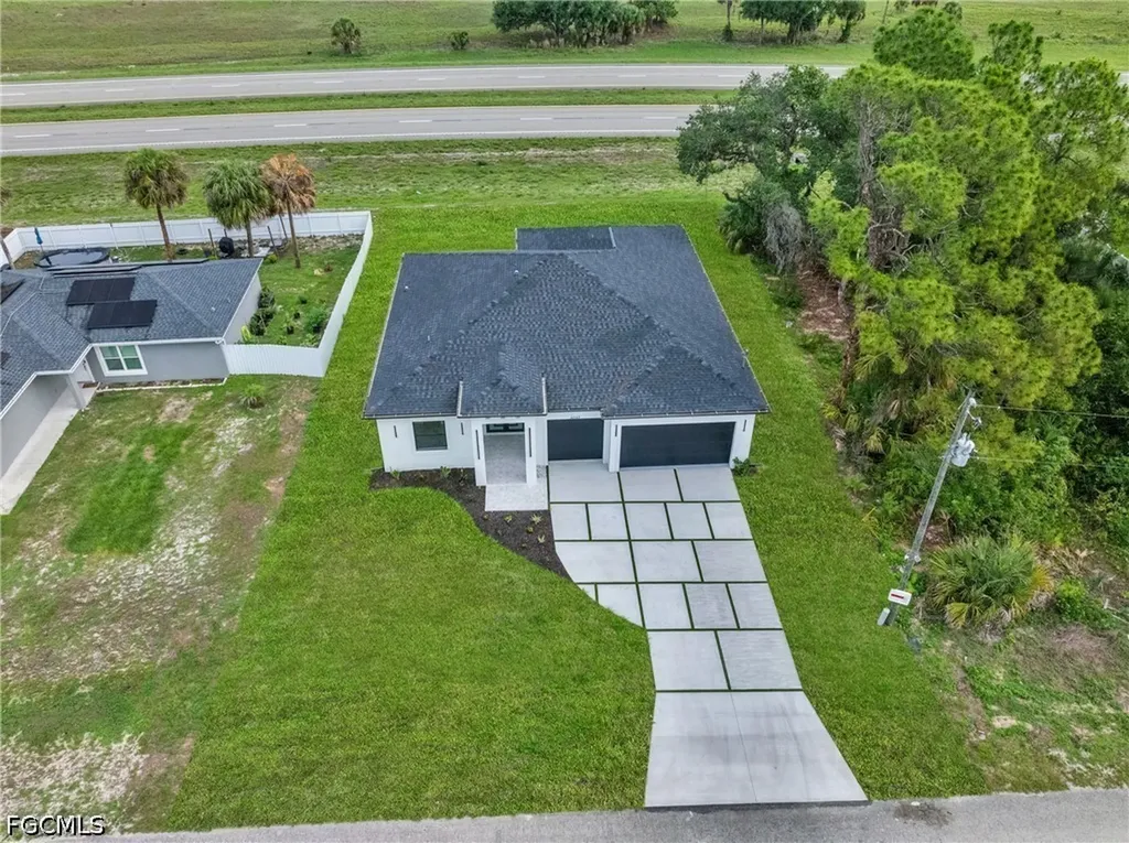 6037 N Moss Circle Labelle FL 33935