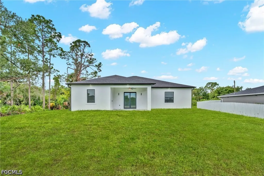 6037 N Moss Circle Labelle FL 33935