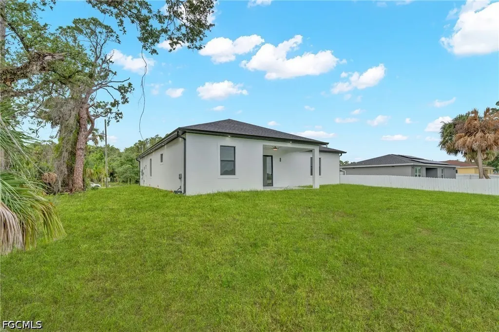 6037 N Moss Circle Labelle FL 33935
