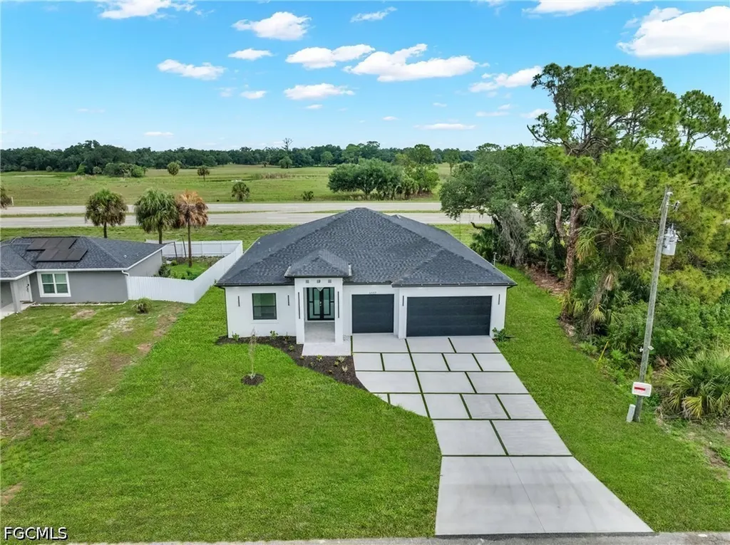 6037 N Moss Circle Labelle FL 33935