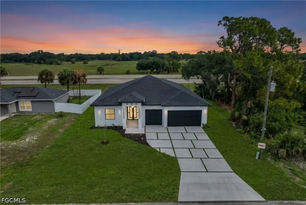 6037 N Moss Circle Labelle FL 33935