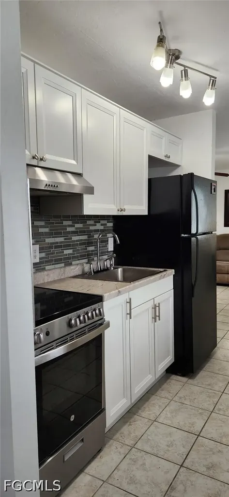 8148 Country Road Fort Myers FL 33919