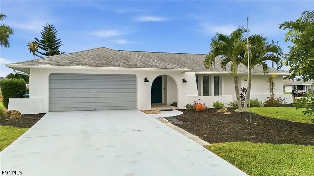 4129 Country Club Boulevard Cape Coral FL 33904