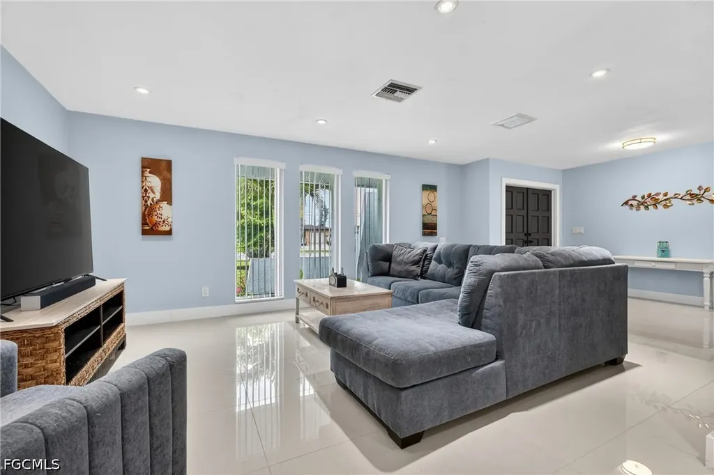 4129 Country Club Boulevard Cape Coral FL 33904