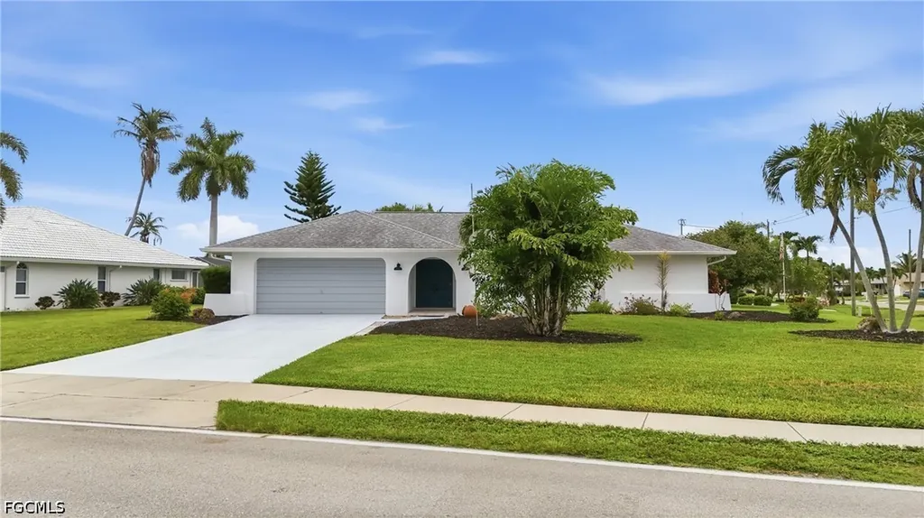 4129 Country Club Boulevard Cape Coral FL 33904