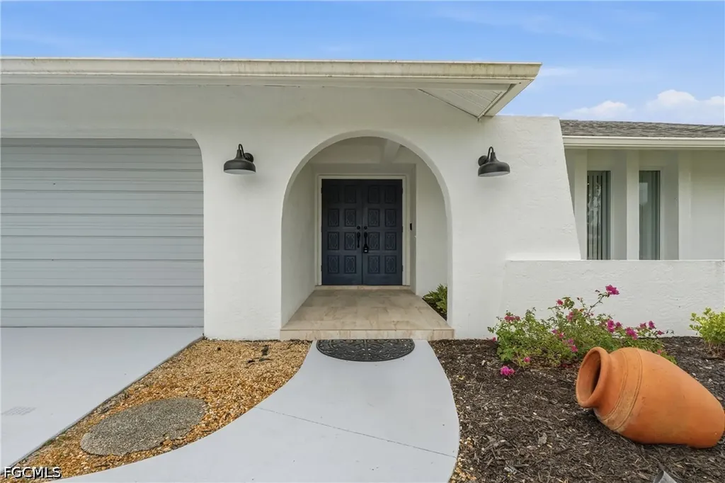 4129 Country Club Boulevard Cape Coral FL 33904