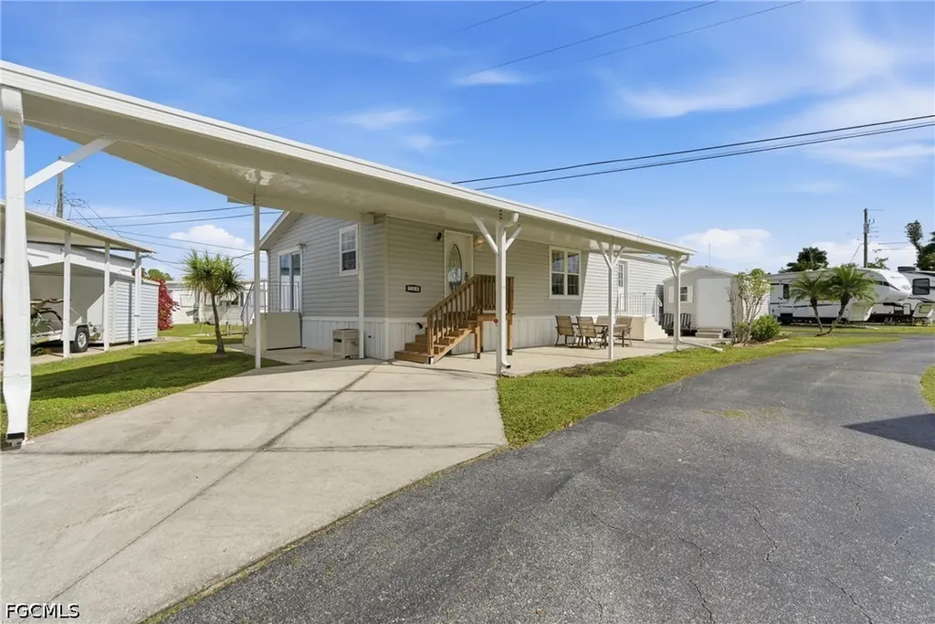 5558 Palm Beach Boulevard Fort Myers FL 33905