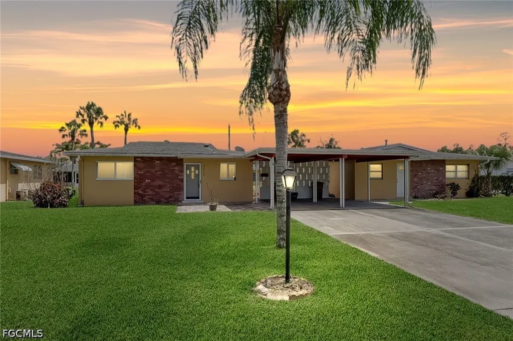 2212 E 6th Street Lehigh Acres FL 33936