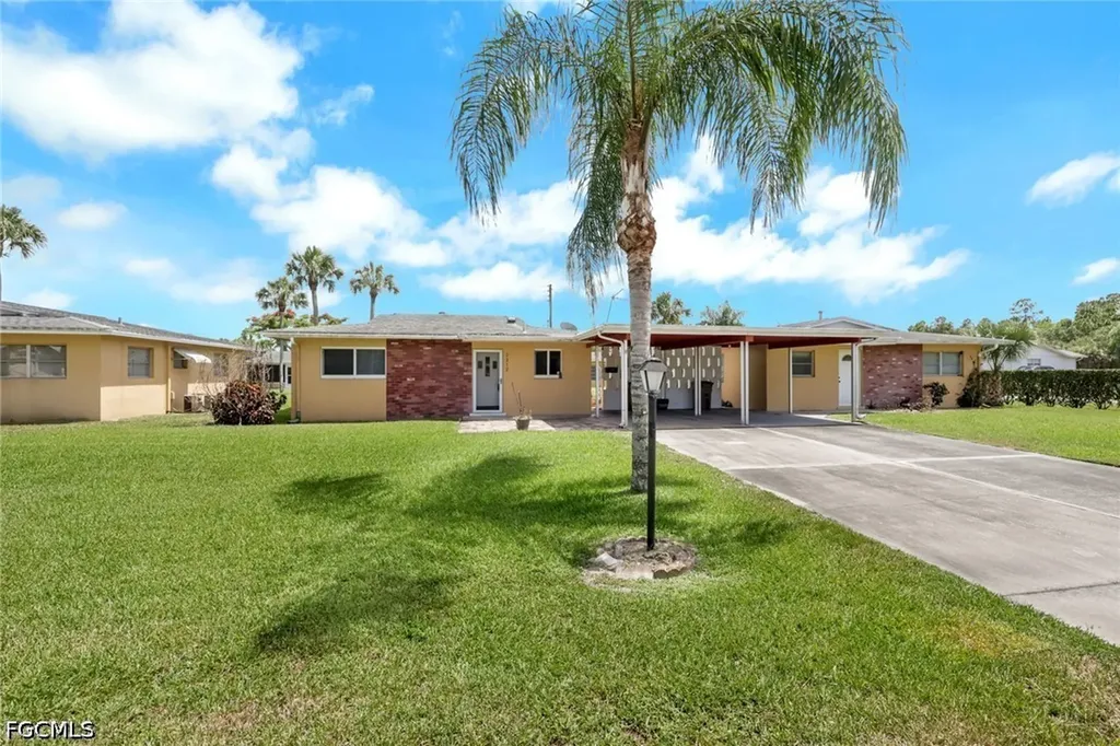 2212 E 6th Street Lehigh Acres FL 33936