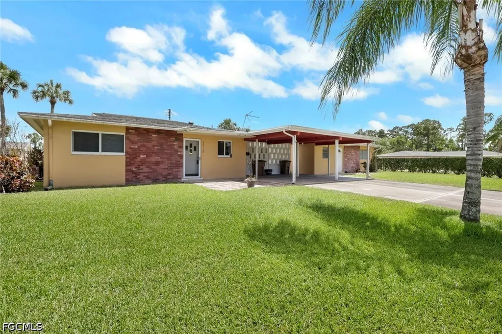 2212 E 6th Street Lehigh Acres FL 33936