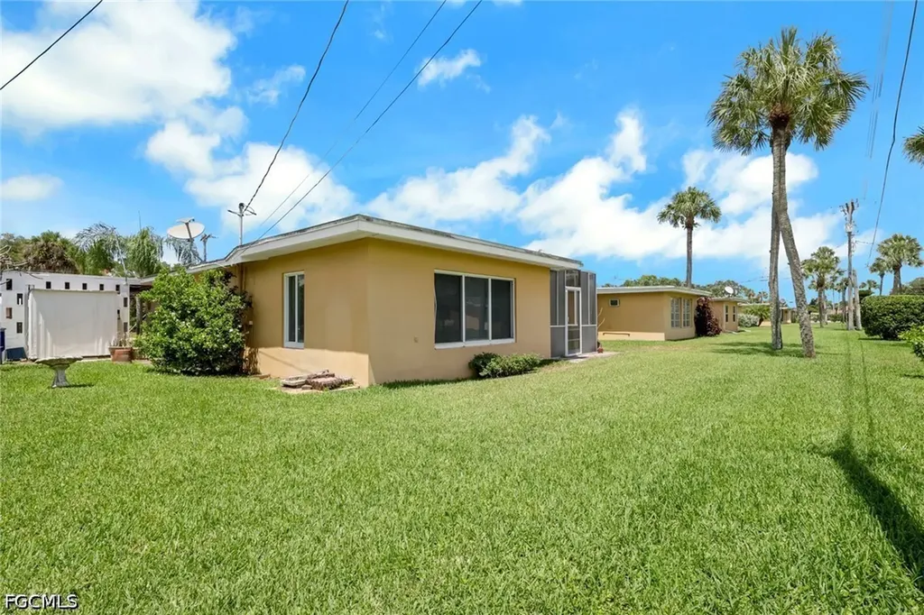 2212 E 6th Street Lehigh Acres FL 33936