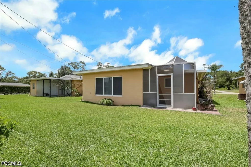 2212 E 6th Street Lehigh Acres FL 33936
