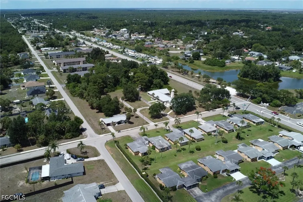 2212 E 6th Street Lehigh Acres FL 33936