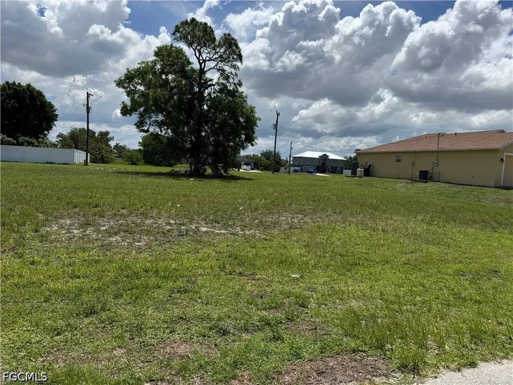1707 NW 5th Place Cape Coral FL 33993