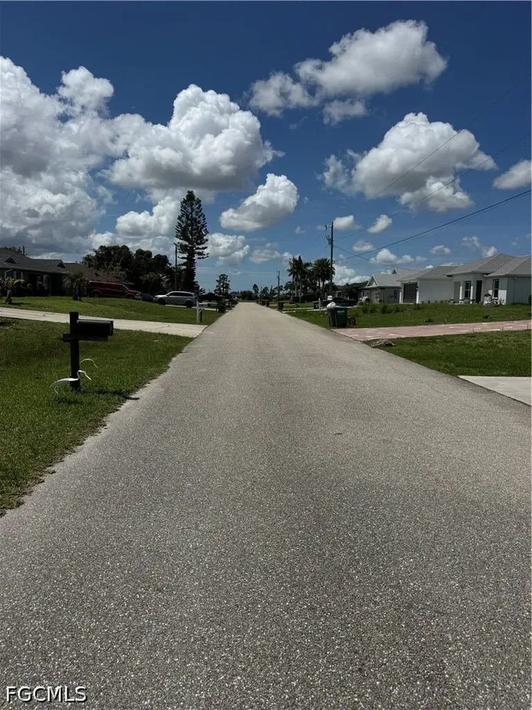 1707 NW 5th Place Cape Coral FL 33993