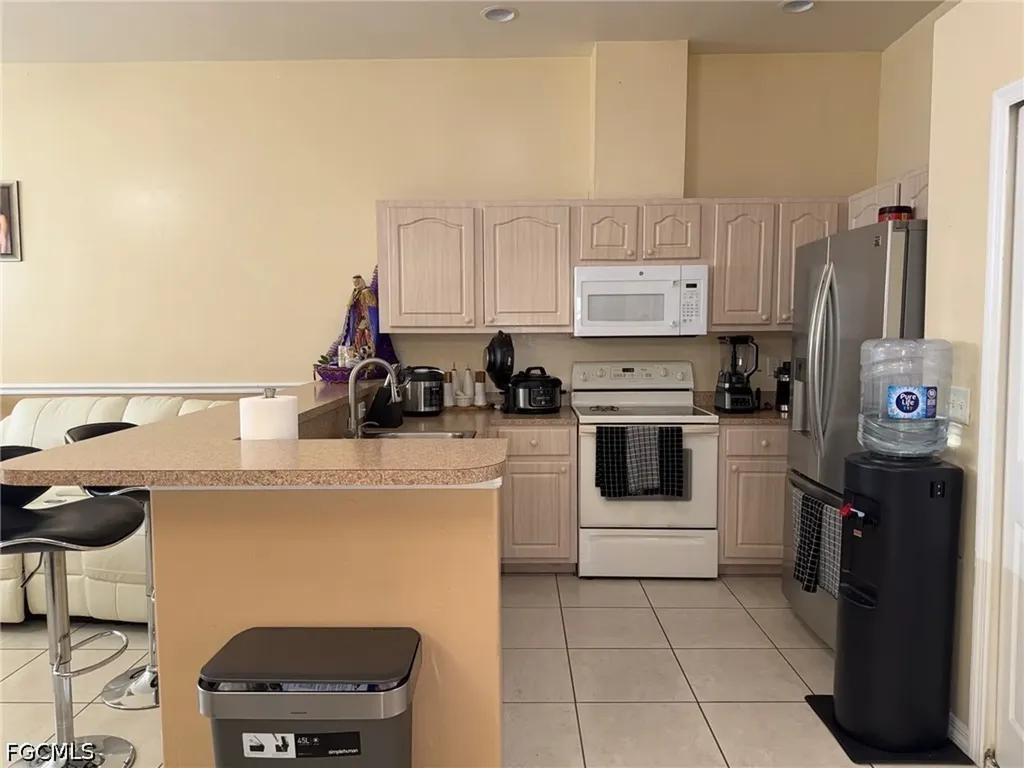 920 SE 6th Court Cape Coral FL 33990
