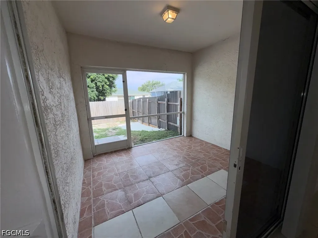 920 SE 6th Court Cape Coral FL 33990