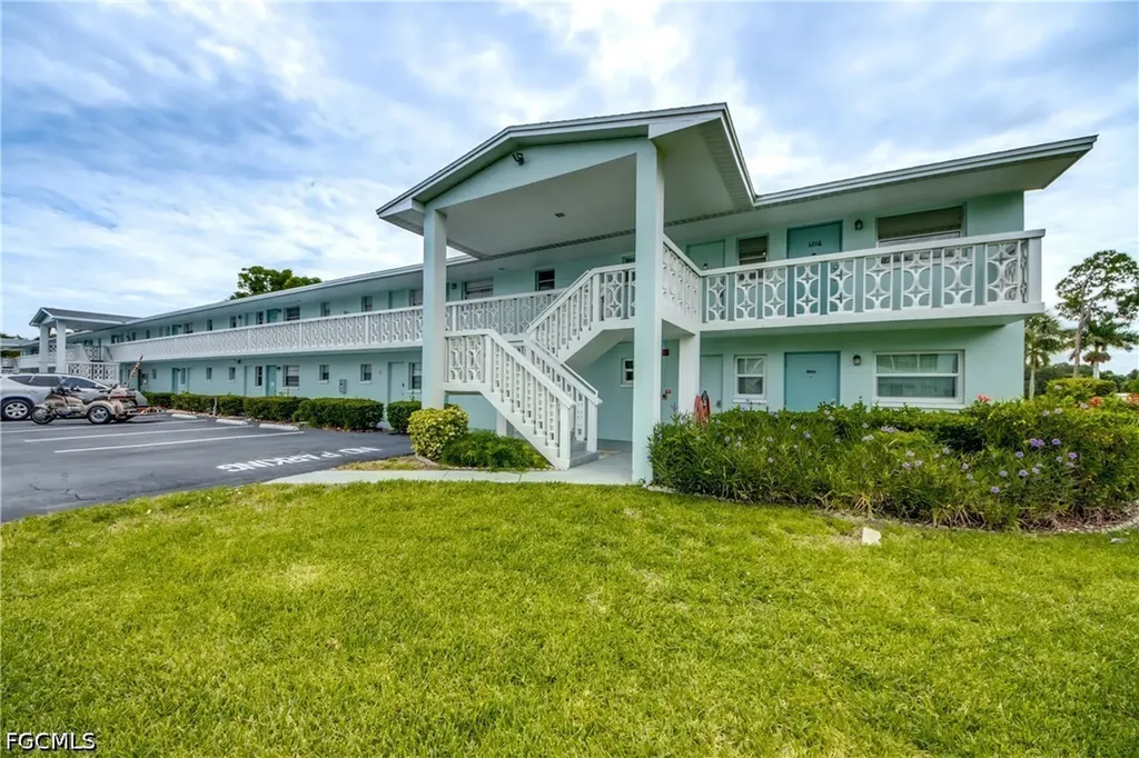 1215 Tropic Terrace North Fort Myers FL 33903