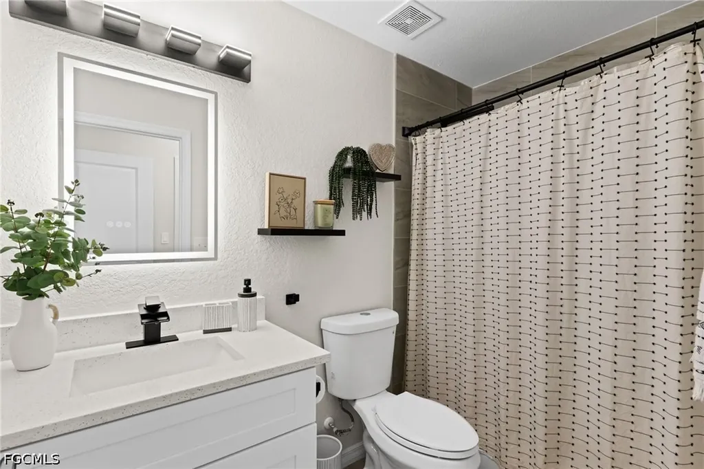 2715 NW 7th Street Cape Coral FL 33993