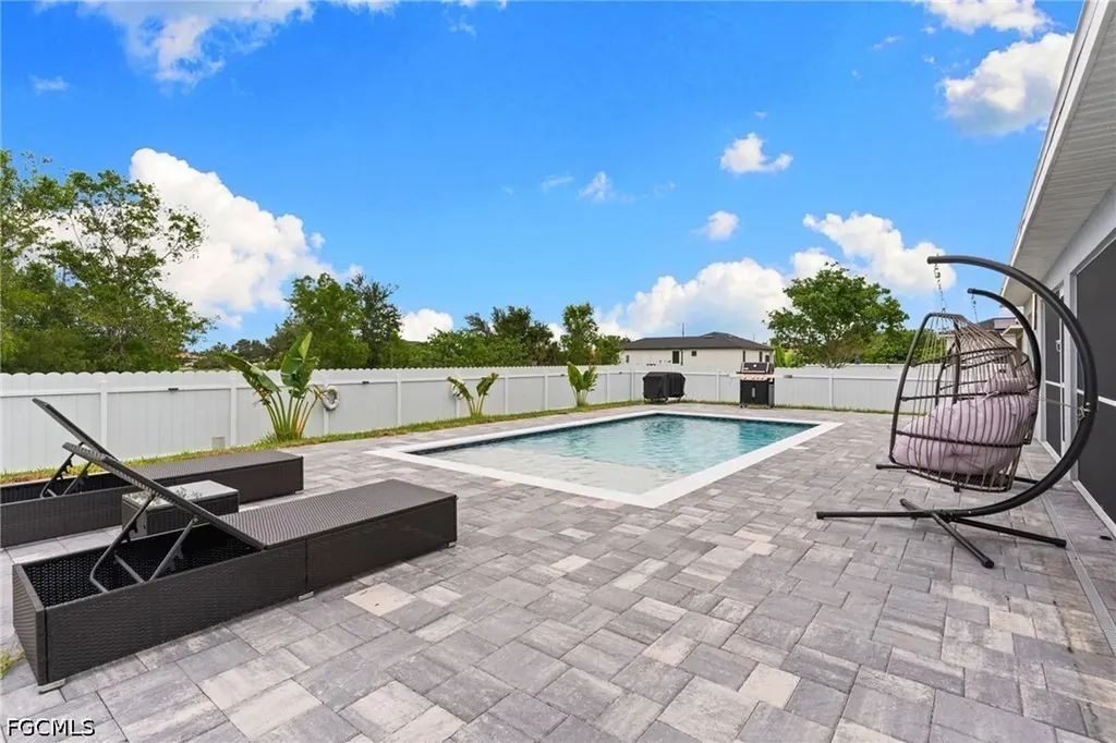 2715 NW 7th Street Cape Coral FL 33993