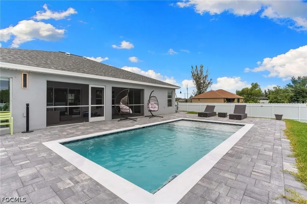 2715 NW 7th Street Cape Coral FL 33993