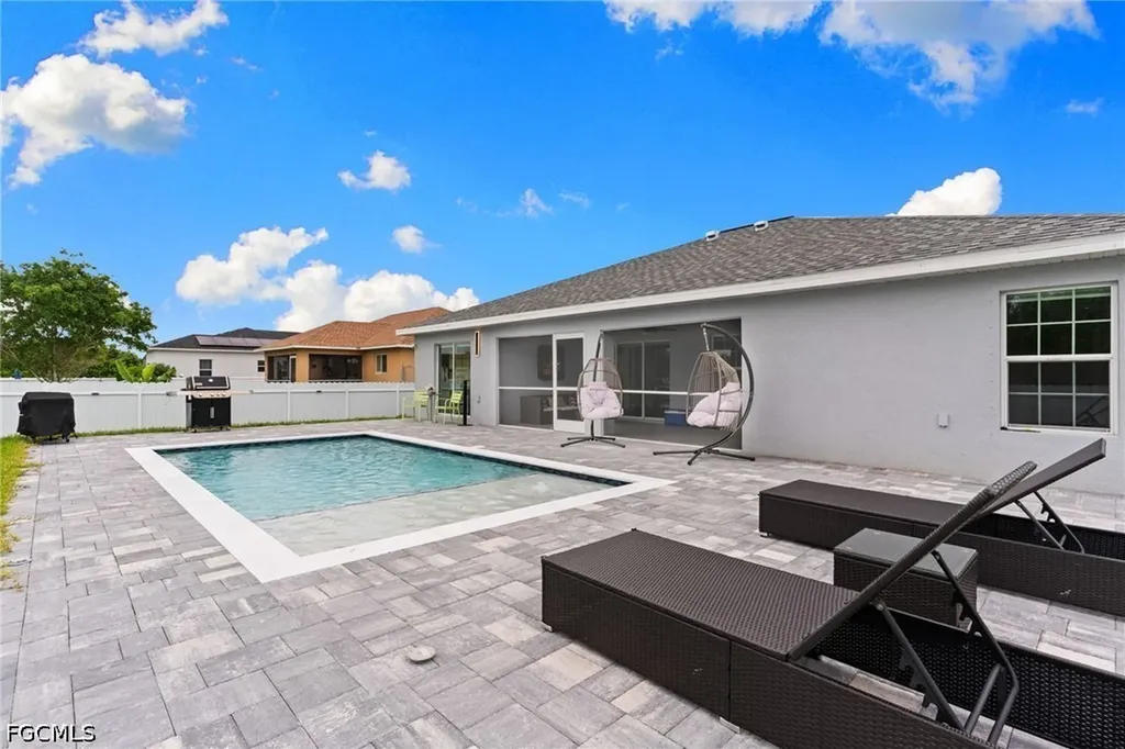 2715 NW 7th Street Cape Coral FL 33993