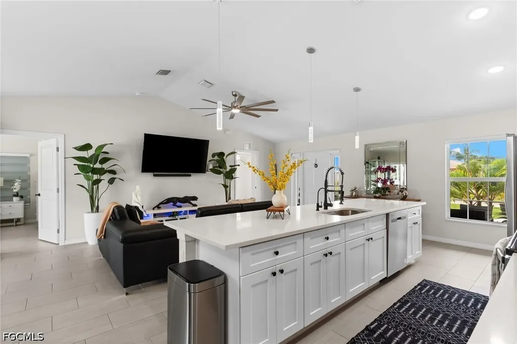 2715 NW 7th Street Cape Coral FL 33993
