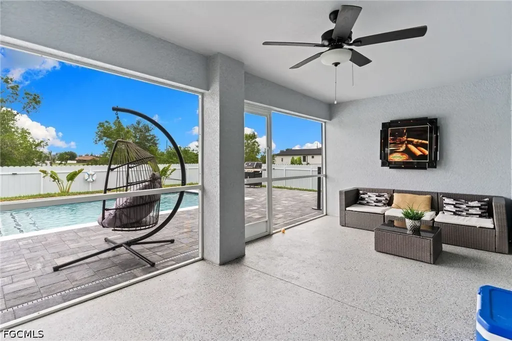 2715 NW 7th Street Cape Coral FL 33993