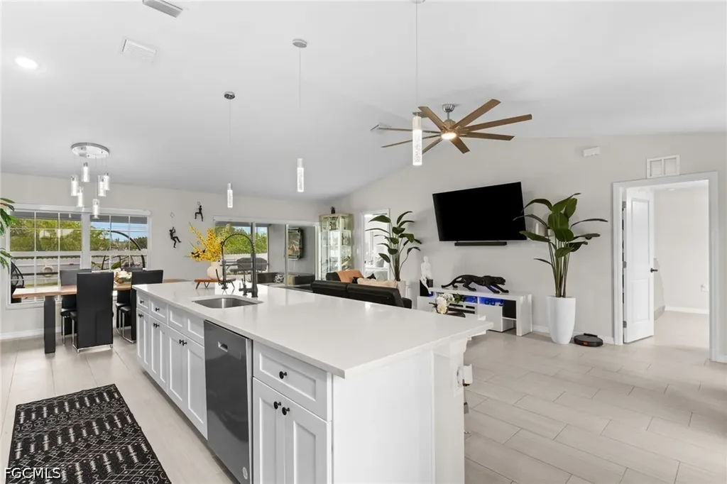 2715 NW 7th Street Cape Coral FL 33993