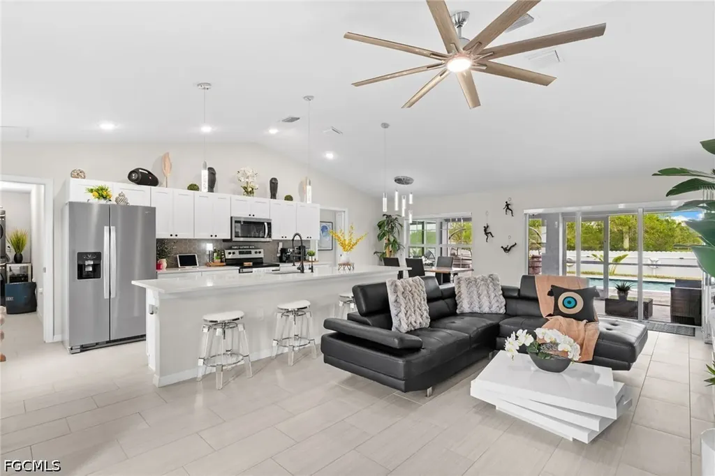 2715 NW 7th Street Cape Coral FL 33993