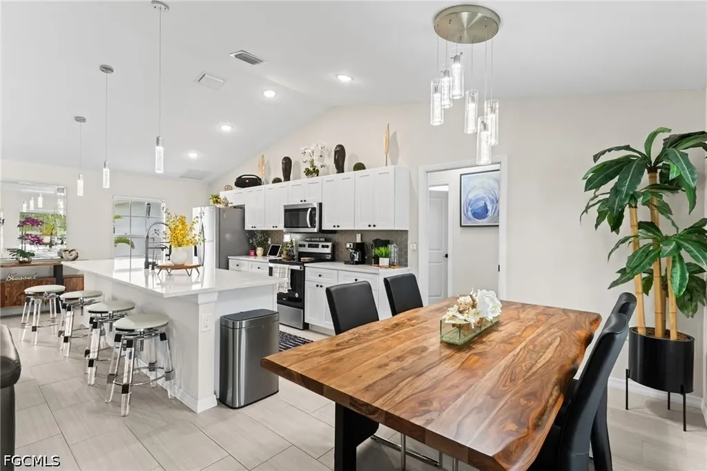 2715 NW 7th Street Cape Coral FL 33993