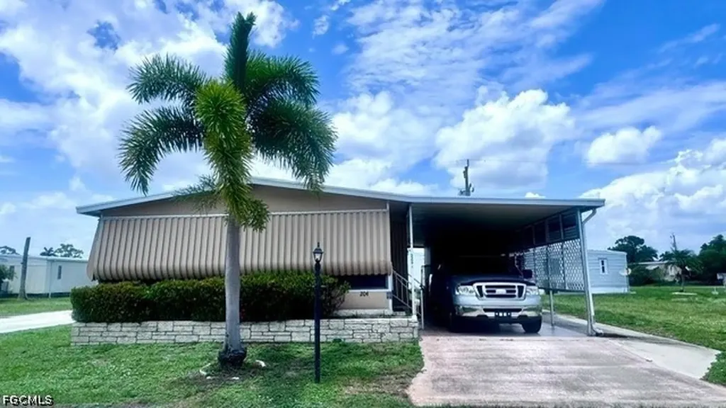 5509 Miles Standish Lane North Fort Myers FL 33917