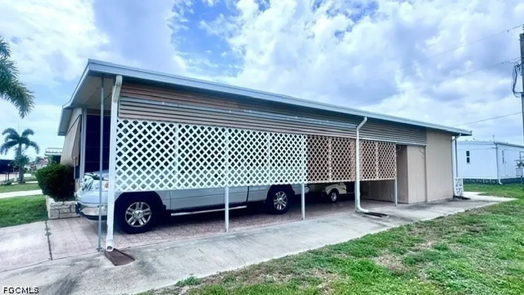 5509 Miles Standish Lane North Fort Myers FL 33917