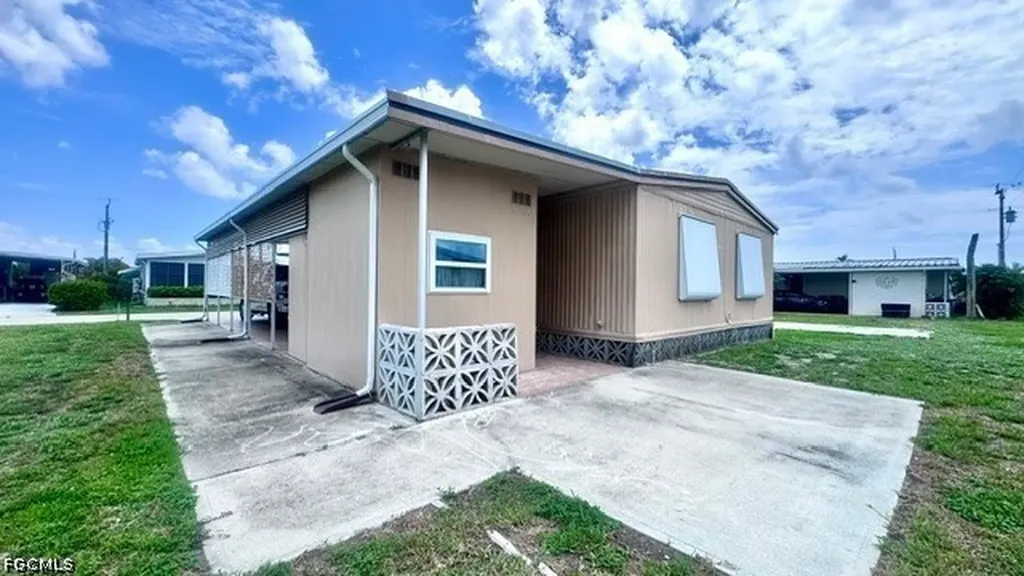 5509 Miles Standish Lane North Fort Myers FL 33917