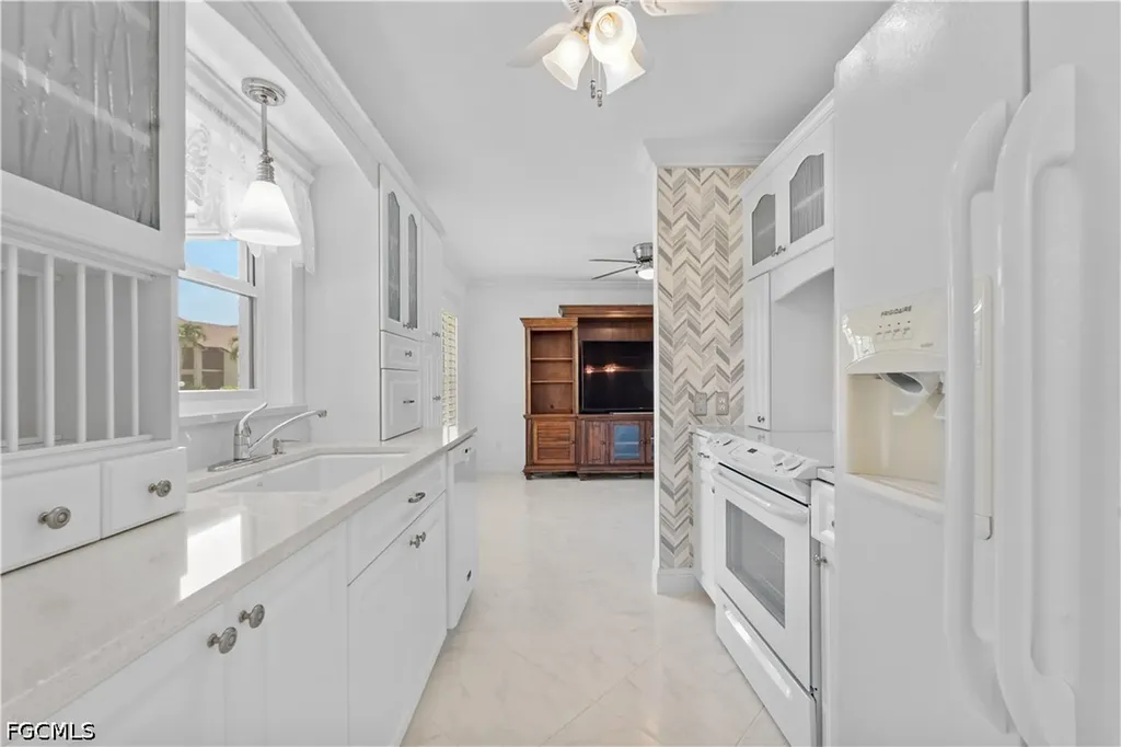 8382 Charter Club Circle Fort Myers FL 33919