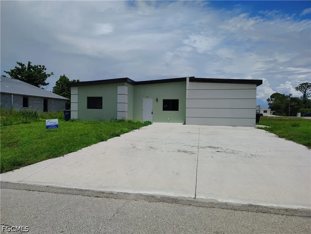 423 Canyon Drive S Lehigh Acres FL 33936