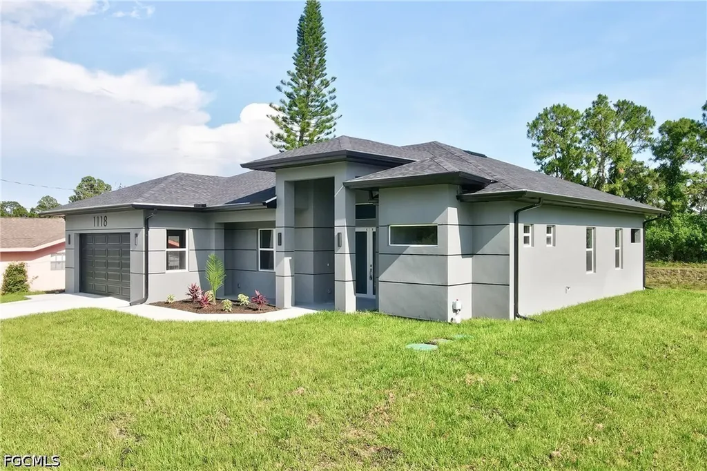 1118 Bari Street E Lehigh Acres FL 33974