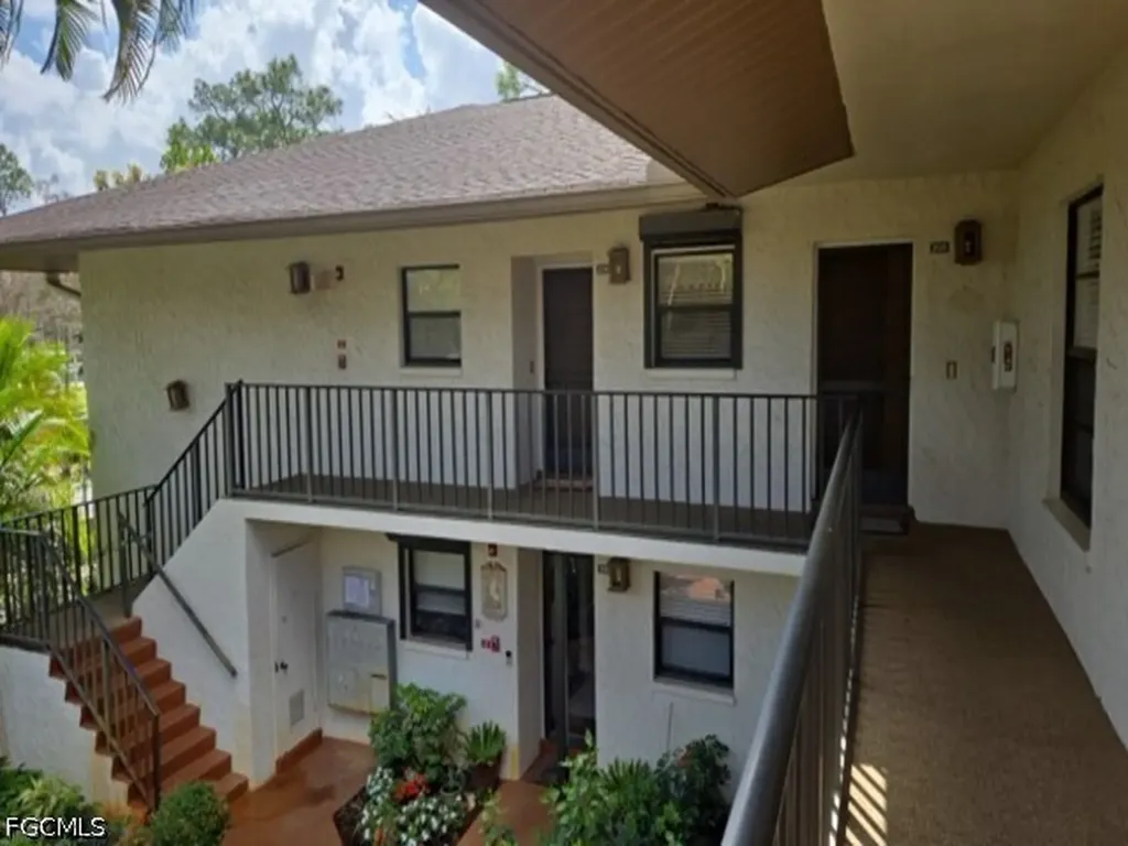 1733 Courtyard Way Naples FL 34112