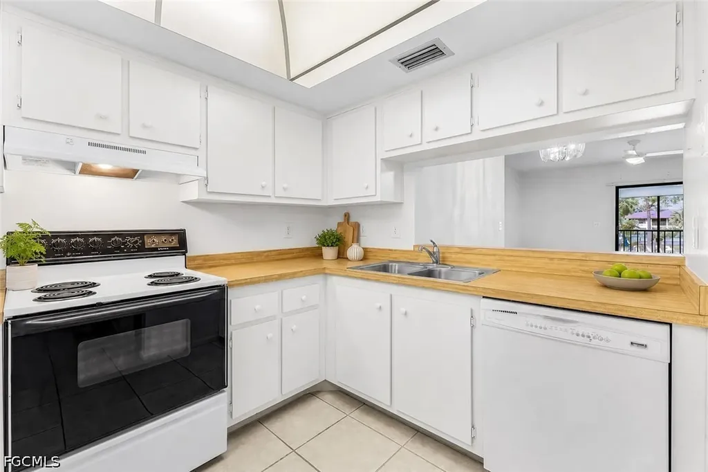 1733 Courtyard Way Naples FL 34112