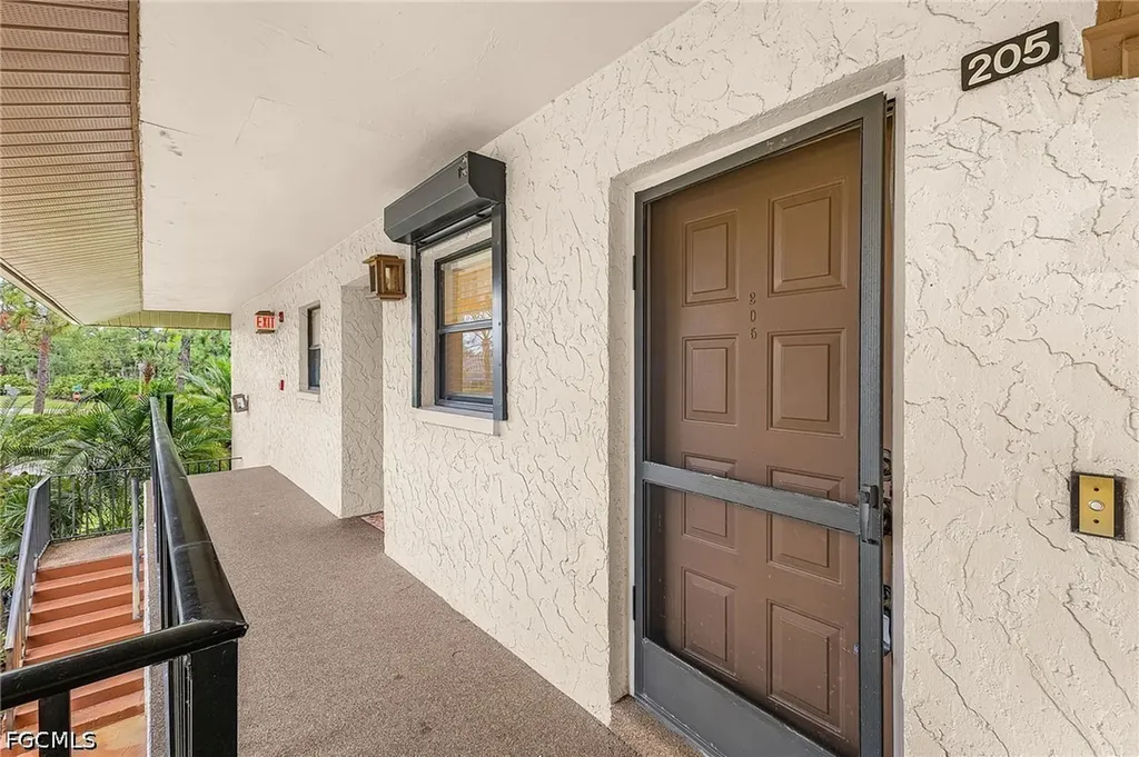 1733 Courtyard Way Naples FL 34112