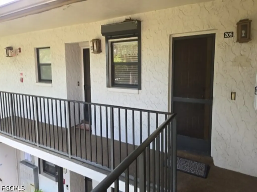 1733 Courtyard Way Naples FL 34112
