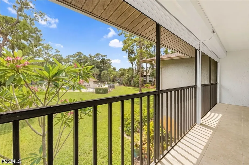 1733 Courtyard Way Naples FL 34112