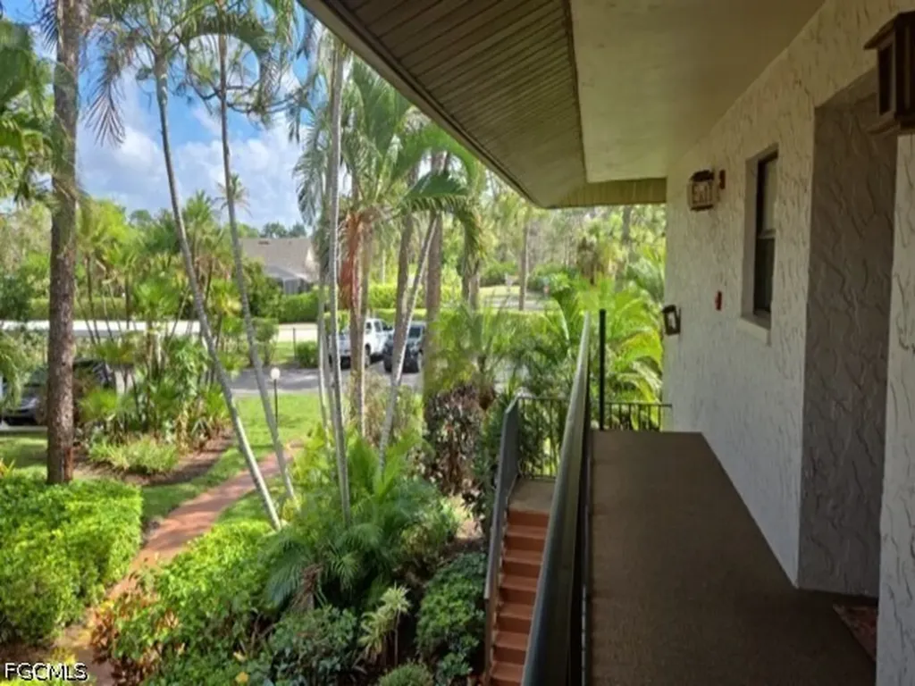 1733 Courtyard Way Naples FL 34112