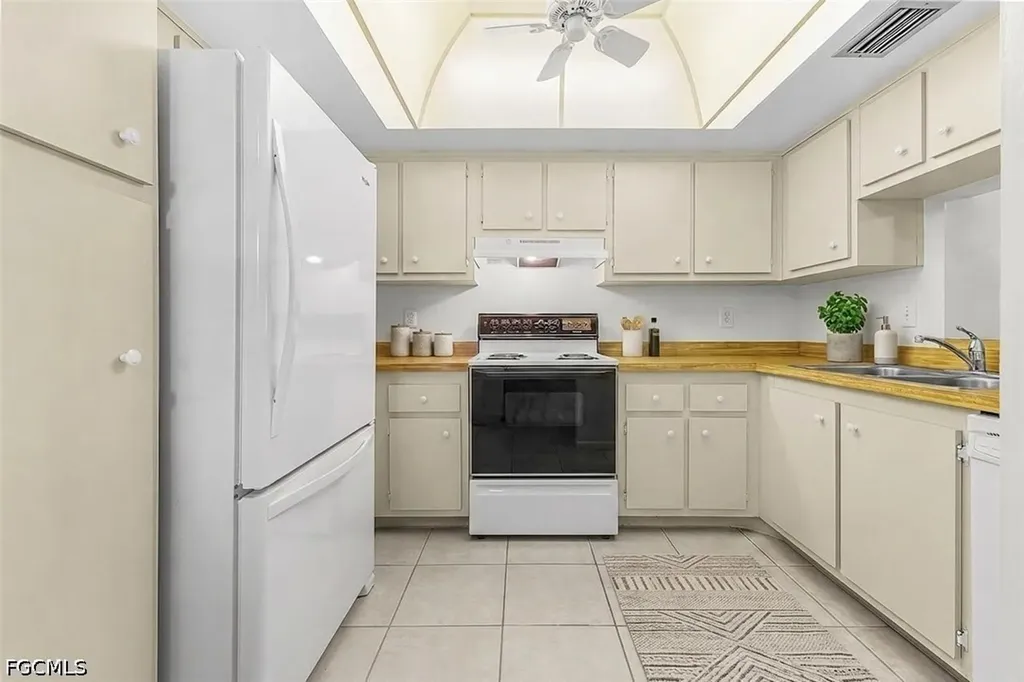 1733 Courtyard Way Naples FL 34112