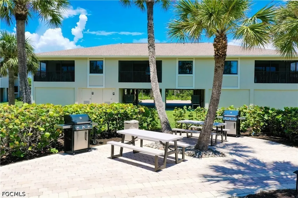 1919 Olde Middle Gulf Drive Sanibel FL 33957