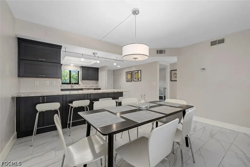 1919 Olde Middle Gulf Drive Sanibel FL 33957