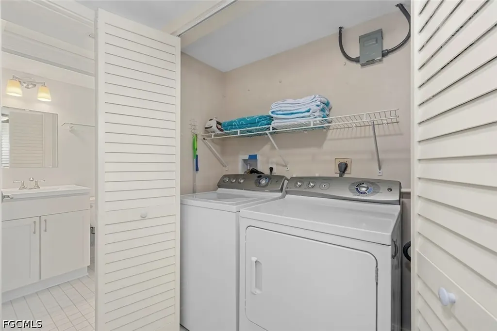 1919 Olde Middle Gulf Drive Sanibel FL 33957