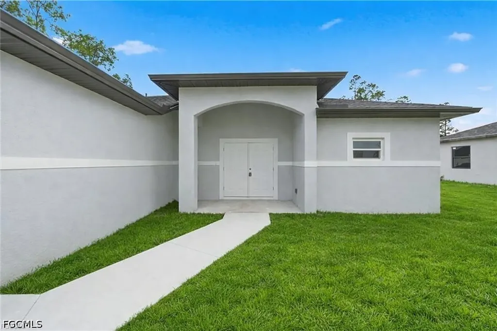 1018 Kent Street E Lehigh Acres FL 33974
